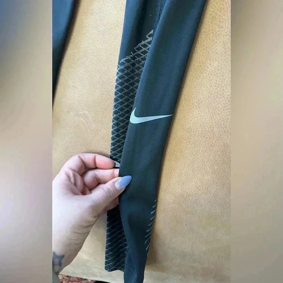 Women’s Nike Zonal Strength Tights Black And Gray Size Small 25.5” Inseam - Picture 3 of 11